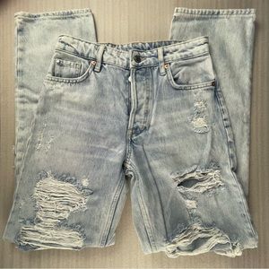 H&M &Denim 90s Boyfriend Jeans High Waist Light Wash Ripped Button Fly Size 2